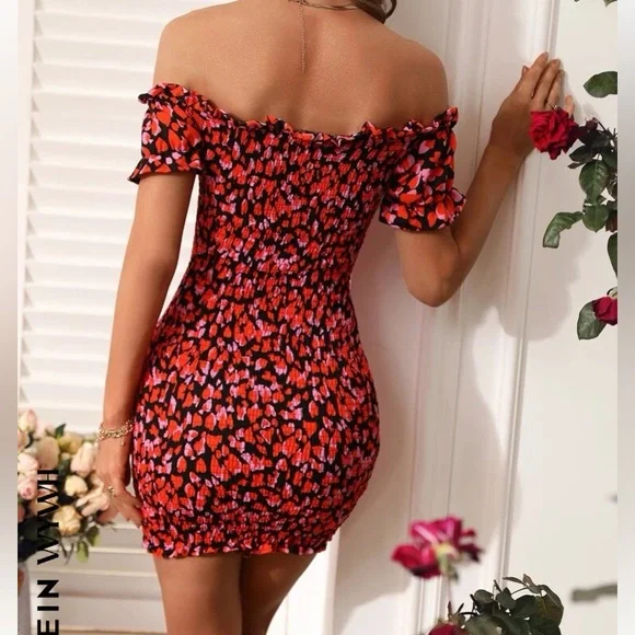 Super cute stretchy short multicolored on/off shoulder with tie accent. - Picture 2 of 10